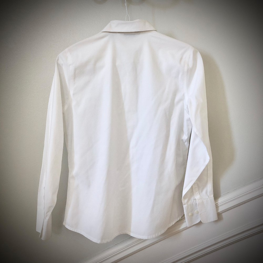 🌟2/$30🌟 Eddie Bauer Women’s White Wrinkle Resistant Button Down Shirt - Picture 3 of 5
